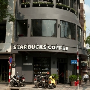 （C）  (C)Nhuongquyenvietnam,　スターバックスの越4号店