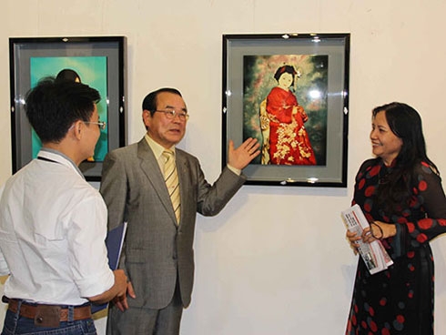 (C) tuoitre, 大庭修二氏(中央)
