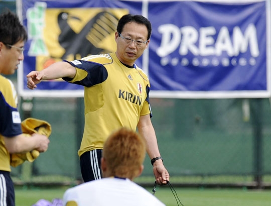 (C) bongda. 岡田武史氏