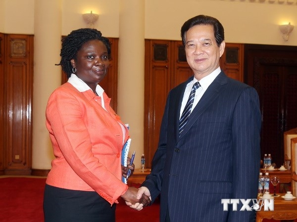 (C)Vietnam plus,Duc Tam、ズン首相(右)とクワクワ所長