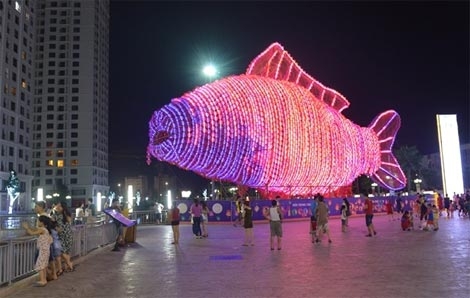 (C) Cand 「中秋節の旧市街」
