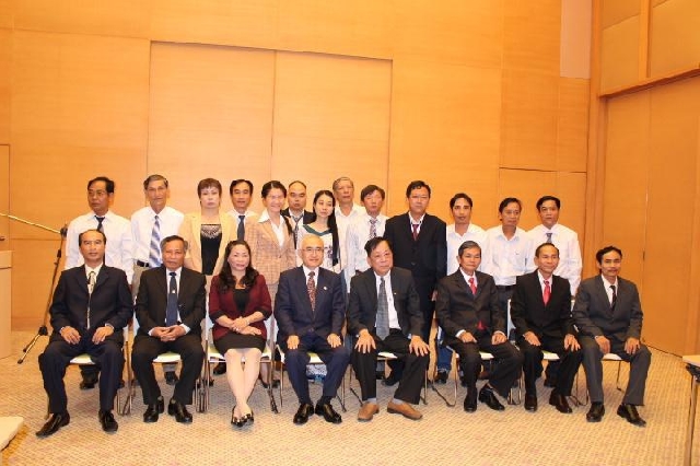 (C) 在ホーチミン日本国総領事館