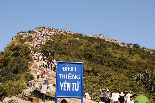（C）  VOV,　イエントゥー山
