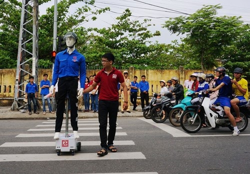 (C)Thanh nien,An Dy