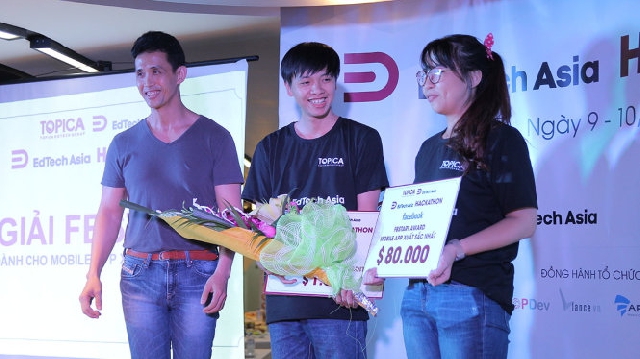 (C) tuoitre, Thanh Ha, Eezyチームの2人(中・右)