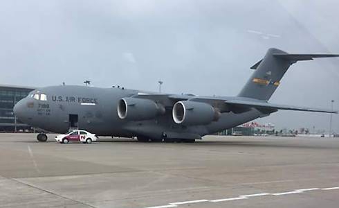 (C)VnExpress,CTV、ノイバイ国際空港に到着したC-17