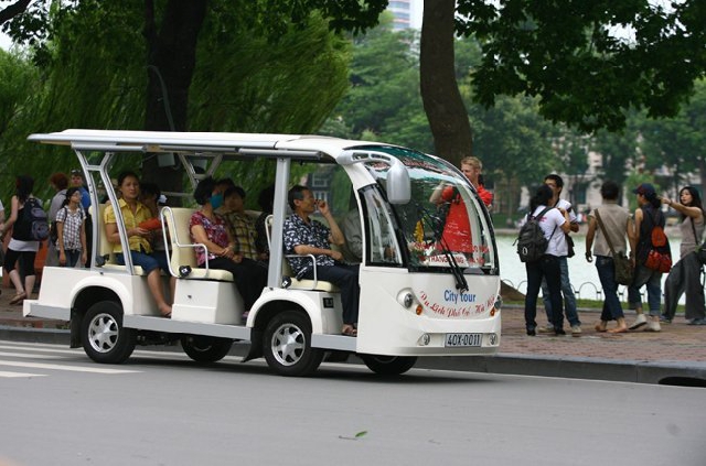(C) thesaigontimes, TL, ハノイ市の電気バス