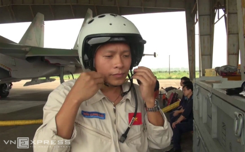 (C) vnexpress, Hai Binh, ゲアン省岸に到着した遺体
