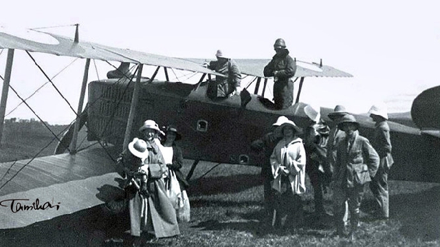 1904年 100年前の写真 アンティーク 歴史写真 ヴィンテージ 飛行機 額縁 今月の1枚 ローマへの大飛行に出発（1925年） 2025年7月 一般財団