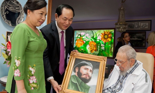 (C)Bao chinh phu,AP、カストロ氏を訪ねたクアン国会議長夫妻