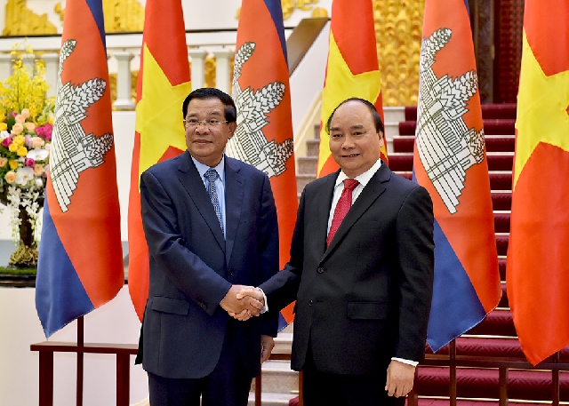 Bao chinh phu,Quan Hieu、フンセン首相(左)とフック首相
