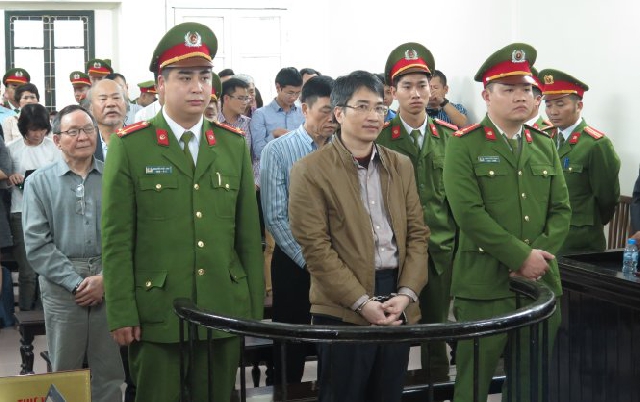 (C)Tuoi tre,Than Hoang、判決を聞く被告ら