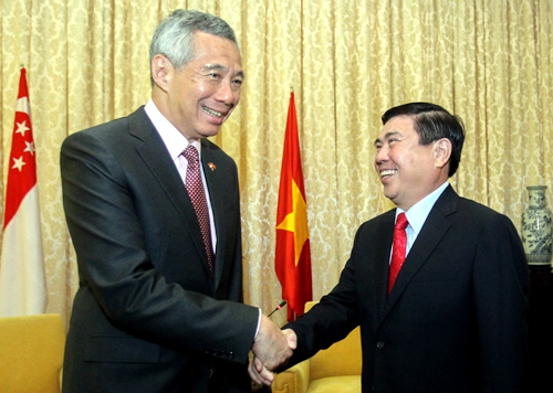 (C)VnExpress,Quynh Trn、シェンロン首相(左)とフォン主席