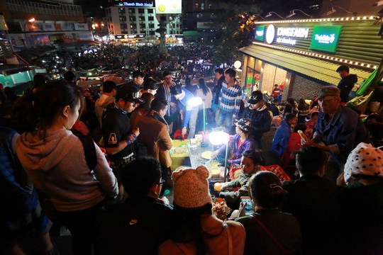 (C) Dinh Thi, Nguoi Lao Dong