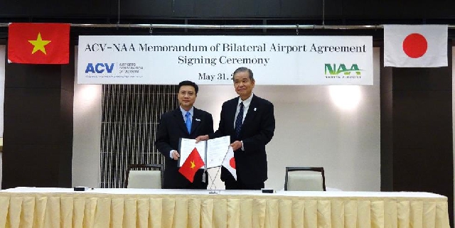 (C) 成田国際空港