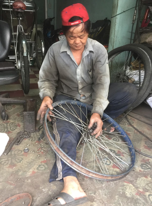 シクロの黄金期から衰退期まで、今も新車を造り続ける男性 [特集