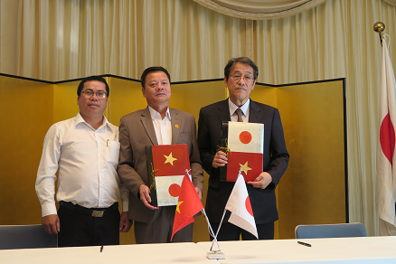 (C) 在ベトナム日本国大使館