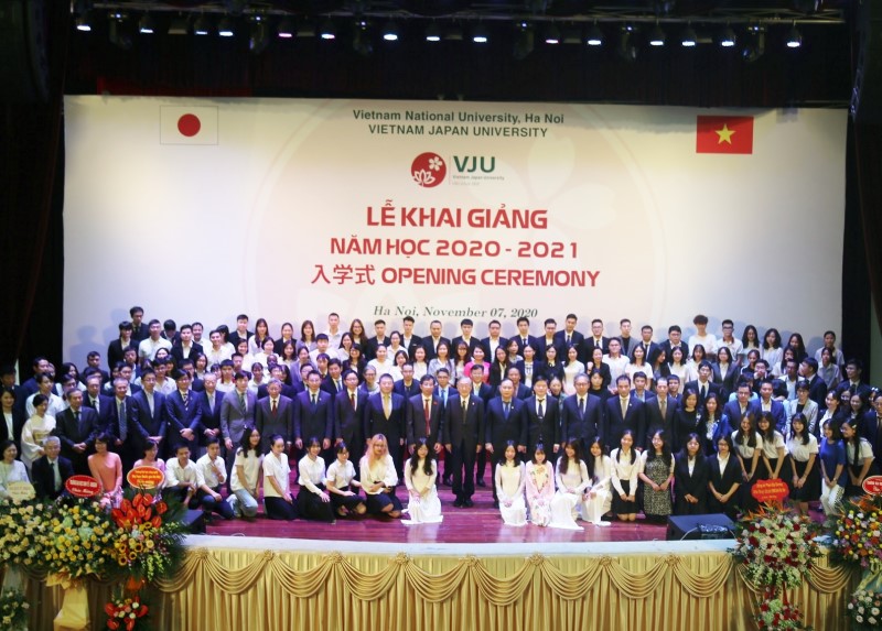 (C) 日越大学:入学式