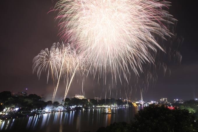 ハノイ 21年の新暦正月とテト 市内で花火打ち上げ イベント Vietjoベトナムニュース ハノイ 21年の新暦正月とテト 市内で花火打ち上げ イベント Vietjoベトナムニュース