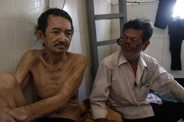 がんと闘いながら記憶喪失の親友と暮らす 70代の2人の友情 特集 Vietjoベトナムニュース がんと闘いながら記憶喪失の親友と暮らす 70代の2人の友情 特集 Vietjoベトナムニュース