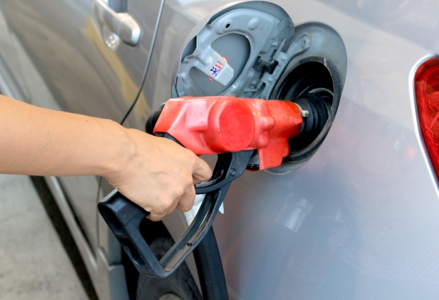 ガソリン価格、2か月ぶりに値下げ　引き下げ幅▲0.3％［経済］