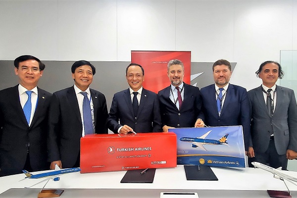 (C) ベトナム航空日本支社