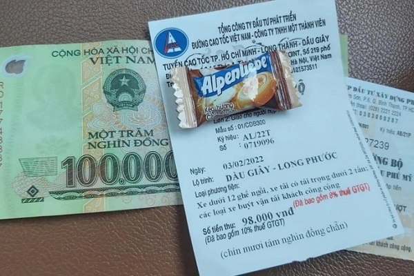 ベトナムのお金 死後の世界のお金、ベトナムの冥金 500.000ドン x100枚セット、冥銭