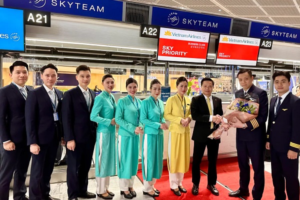 (C) ベトナム航空日本支社