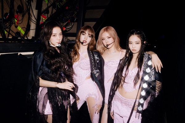 BLACKPINKベトナム公演、会場周辺のホテルに予約殺到 [エンタメ