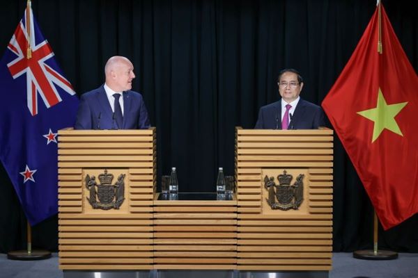 チン首相、ニュージーランド首相と会談　協力関係強化で一致