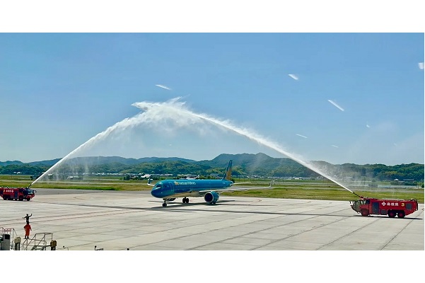 (C) ベトナム航空日本支社