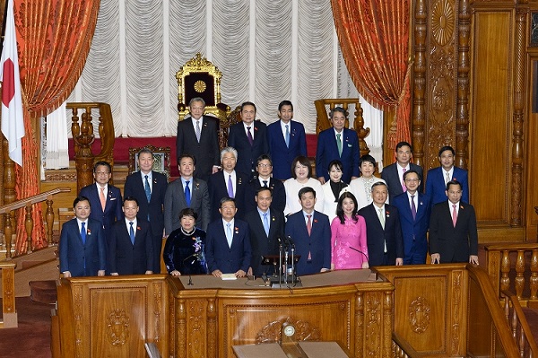 (C) 参議院
