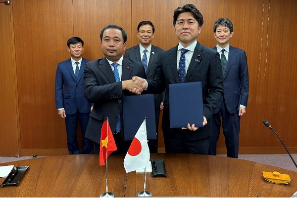(C) 国土交通省