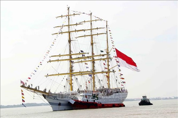 インドネシア海軍　KRI Bima Suci パッチ、国連？チャレンジ インドネシア海軍の練習帆船「ビマスチ」、ホーチミン寄港 [政治