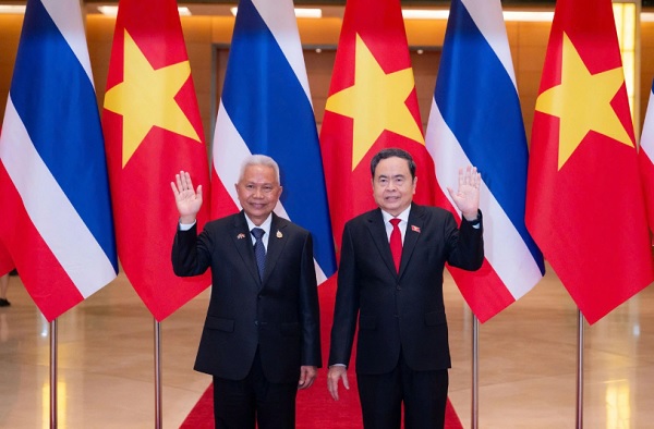 (C) quochoi.vn