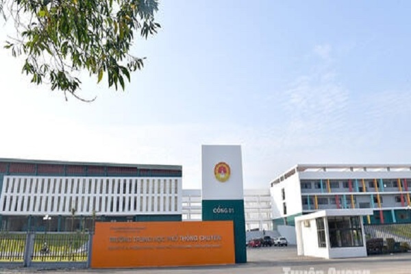 (C) thptchuyen.tuyenquang.edu.vn
