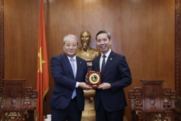 （C）鹿島道路株式会社
