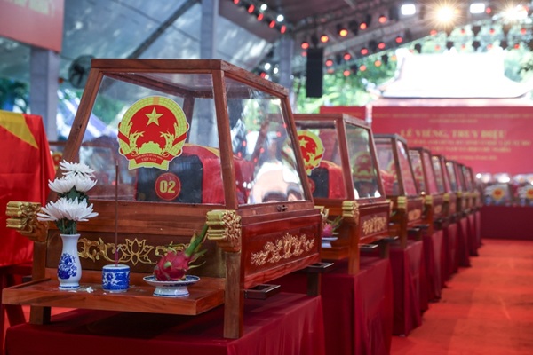 (C) Chính phủ Việt Nam