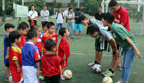 アミティエ スポーツクラブ 3月22日にサッカースクール無料体験会 イベント Vietjoベトナムニュース
