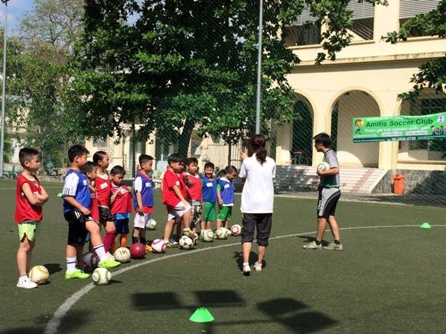 アミティエsc 4月5日にサッカースクールの無料体験会 リリース Vietjoベトナムニュース