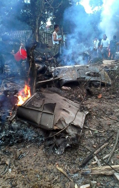 （C）  tienphong,　墜落したヘリコプターの残骸