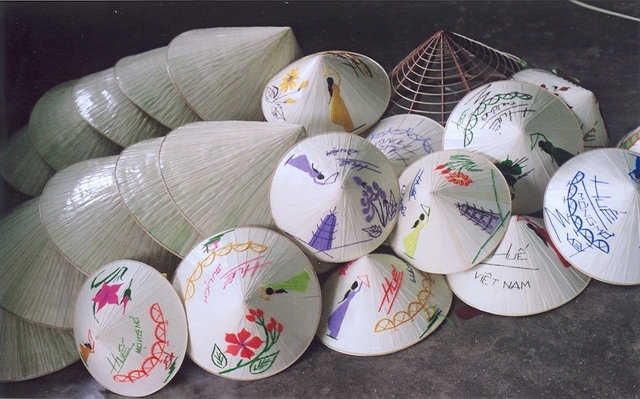 (C) tuoitre フエのノンバイトー