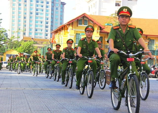 全国で広まる「自転車警ら隊」、フエでも発足 [社会] - VIETJOベトナム 