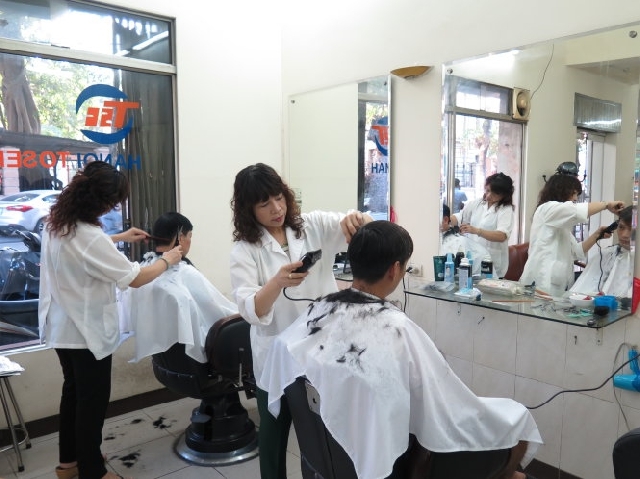 ハノイ市お墨付きの理髪店 60年の歴史と誇り 特集 Vietjoベトナムニュース
