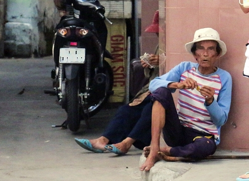 ニャチャン 物乞いやホームレスの通報者に報奨金10万vnd 社会 Vietjoベトナムニュース