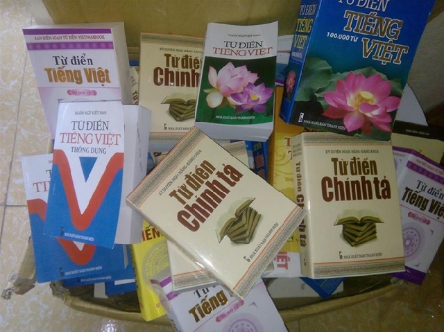 違法出版のベトナム語辞書 市場に氾濫 社会 Vietjoベトナムニュース
