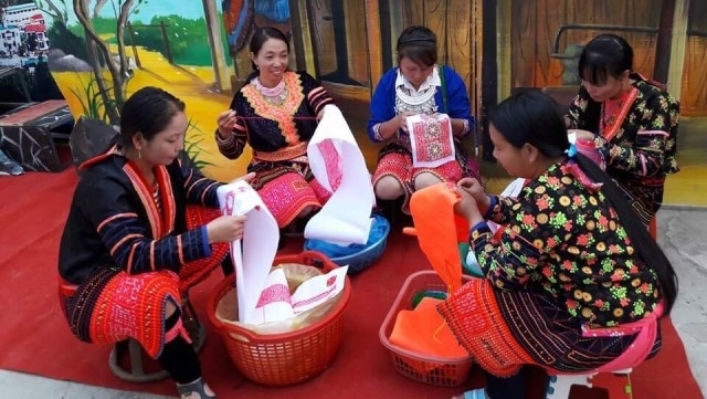 花モン族の刺繍技術 国家無形文化遺産に認定 社会 Vietjoベトナムニュース