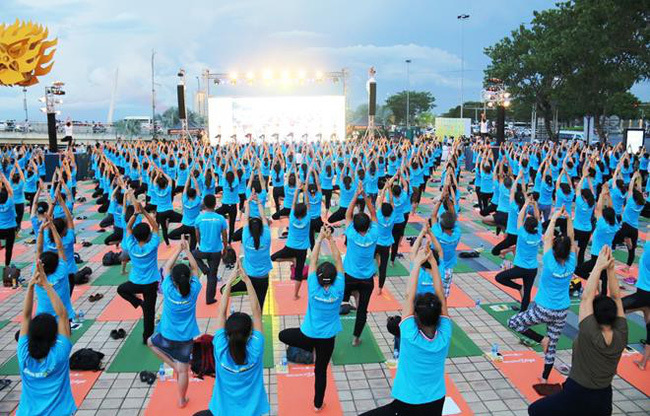 国際ヨガの日 10省 市でヨガイベント開催 イベント Vietjoベトナムニュース