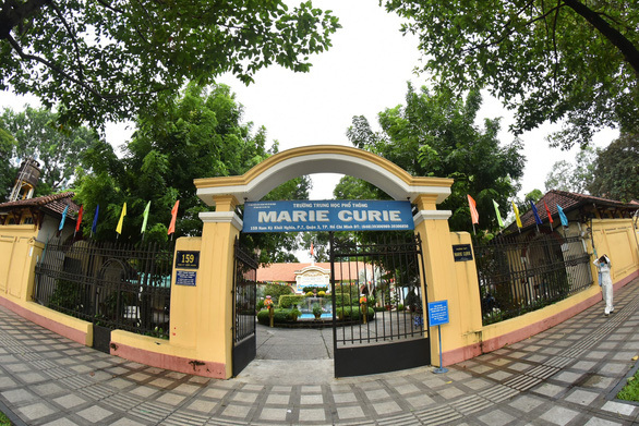 (C)　 Marie Curie