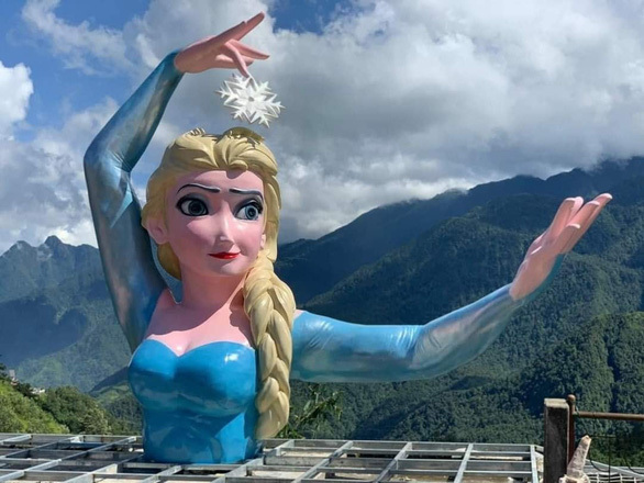 サパ 観光施設に アナ雪 の雪の女王エルサ像 Snsで批判 社会 Vietjoベトナムニュース